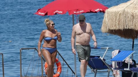 Brendan Fraser junto a su novia Jeanne Moore en Italia