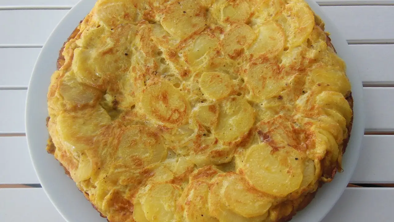 Imagen de archivo de una tortilla de patatas Imagen de archivo de una tortilla de patatas