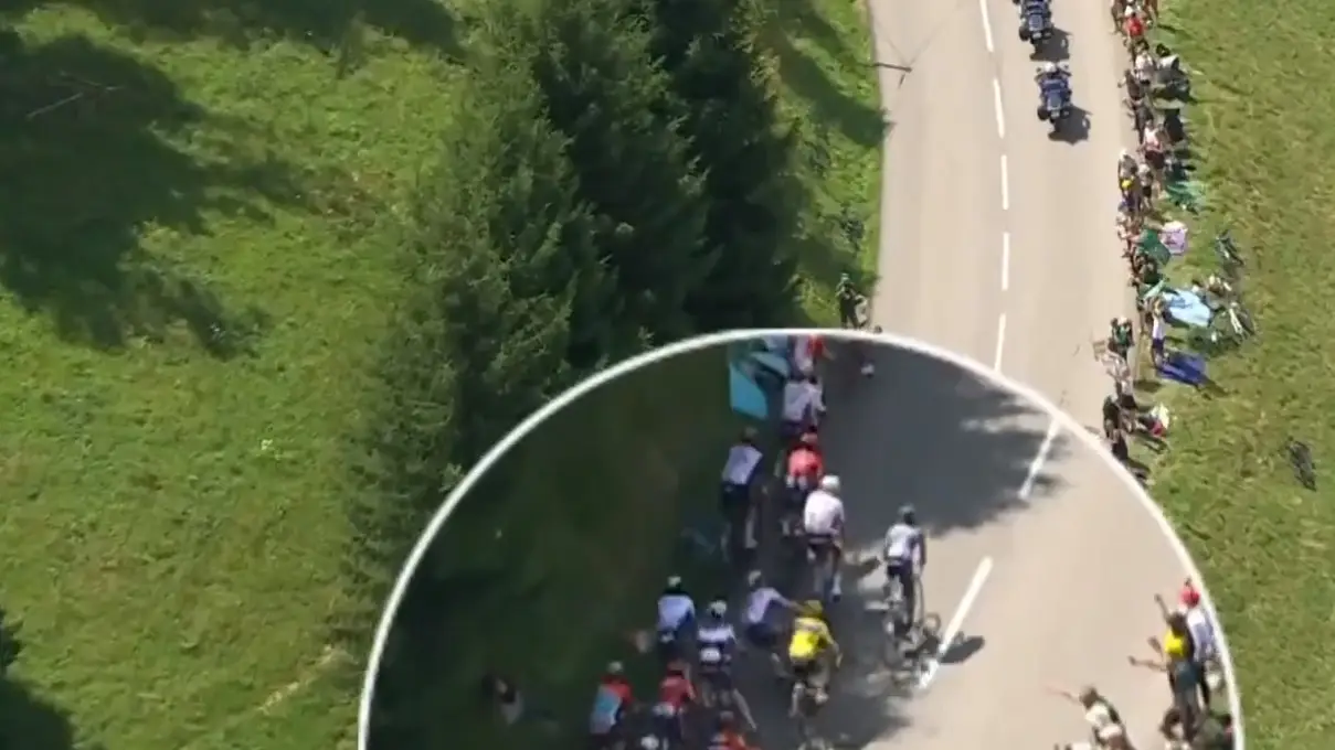 Tadej Pogacar, en el momento de la caída en el Tour de Francia Tadej Pogacar, en el momento de la caída en el Tour de Francia