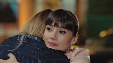 Asuman se reconcilia con Zeynep antes de marcharse a Bursa… ¿Volverá a Estambul?