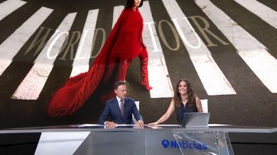 El chascarrillo de Matías Prats y Mónica Carrillo mientras bromean con los gatos y Laura Pausini: 