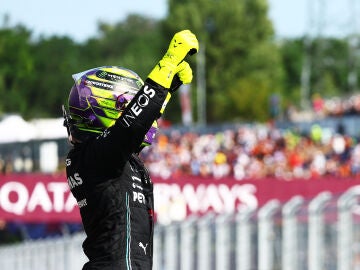 Hamilton celebra la pole en el GP de Hungría 2023