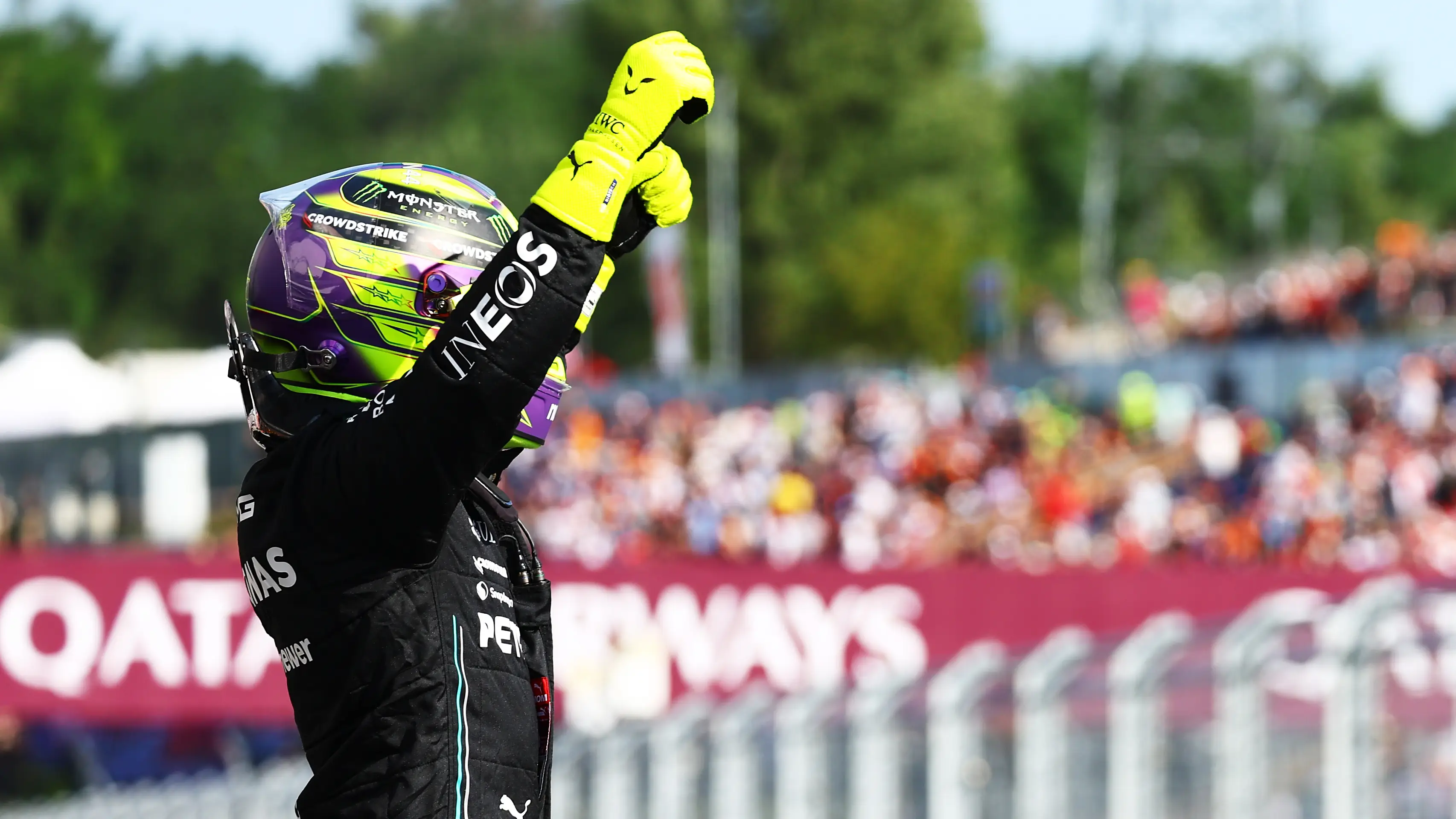 Hamilton celebra la pole en el GP de Hungr&iacute;a 2023