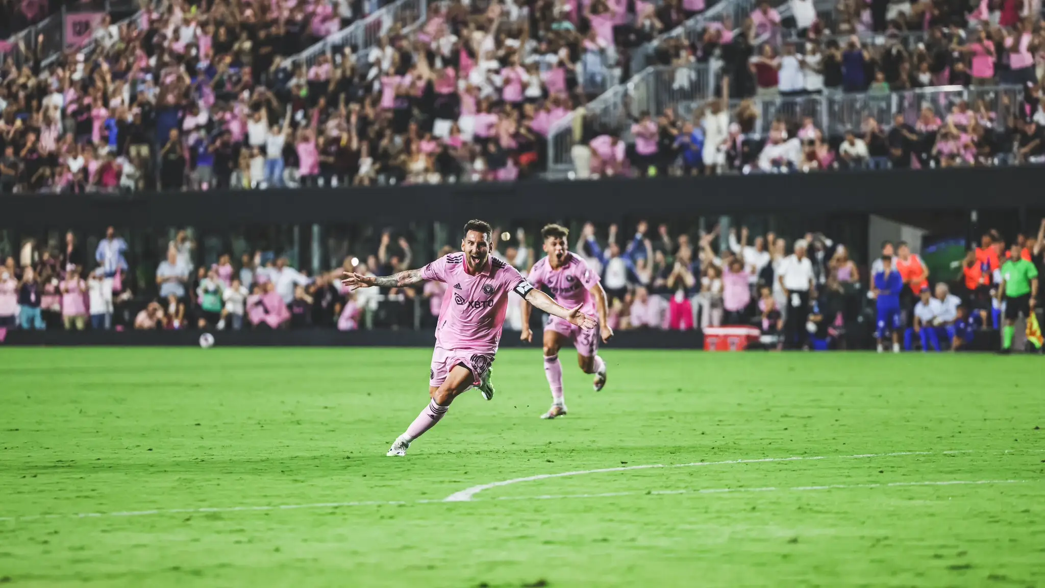 Leo Messi celebra su gol de falta en su debut con el Inter de Miami Leo Messi celebra su gol de falta en su debut con el Inter de Miami