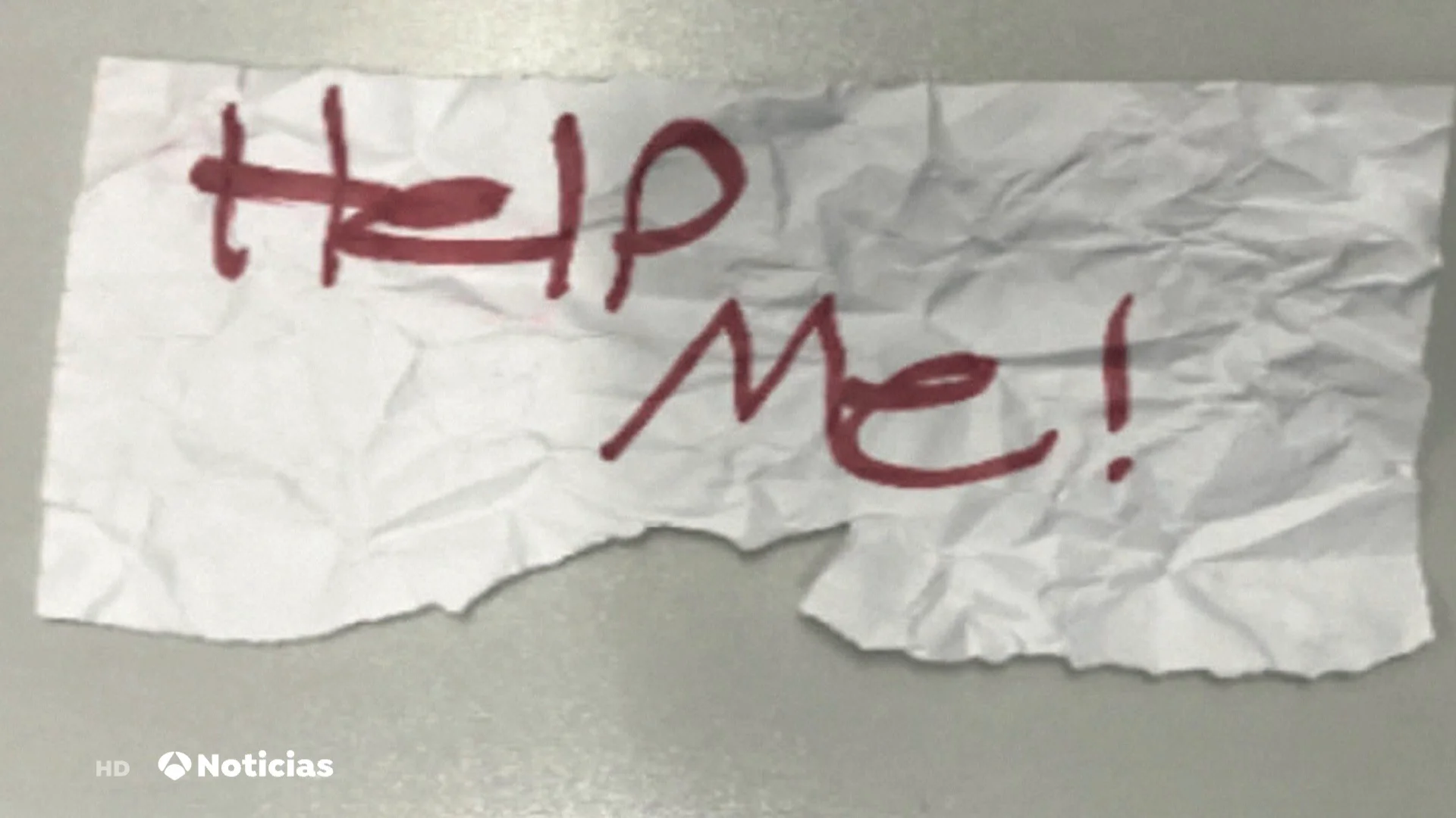 Rescatada una menor secuestrada tras mostrar un cartel de "ayúdame" dentro de un coche Rescatada una menor secuestrada tras mostrar un cartel de "ayúdame" dentro de un coche