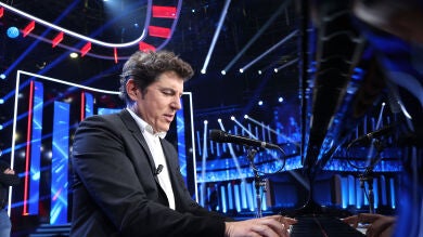 En exclusiva: Manel Fuentes al piano cantando ‘Always Remember Us This Way’ 