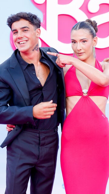 Óscar Casas y Candela González en la premiere de 'Barbie'