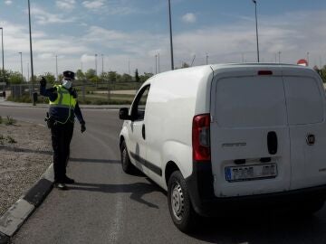 Detenido un hombre mientras regulaba el tráfico por dinero en Alicante 