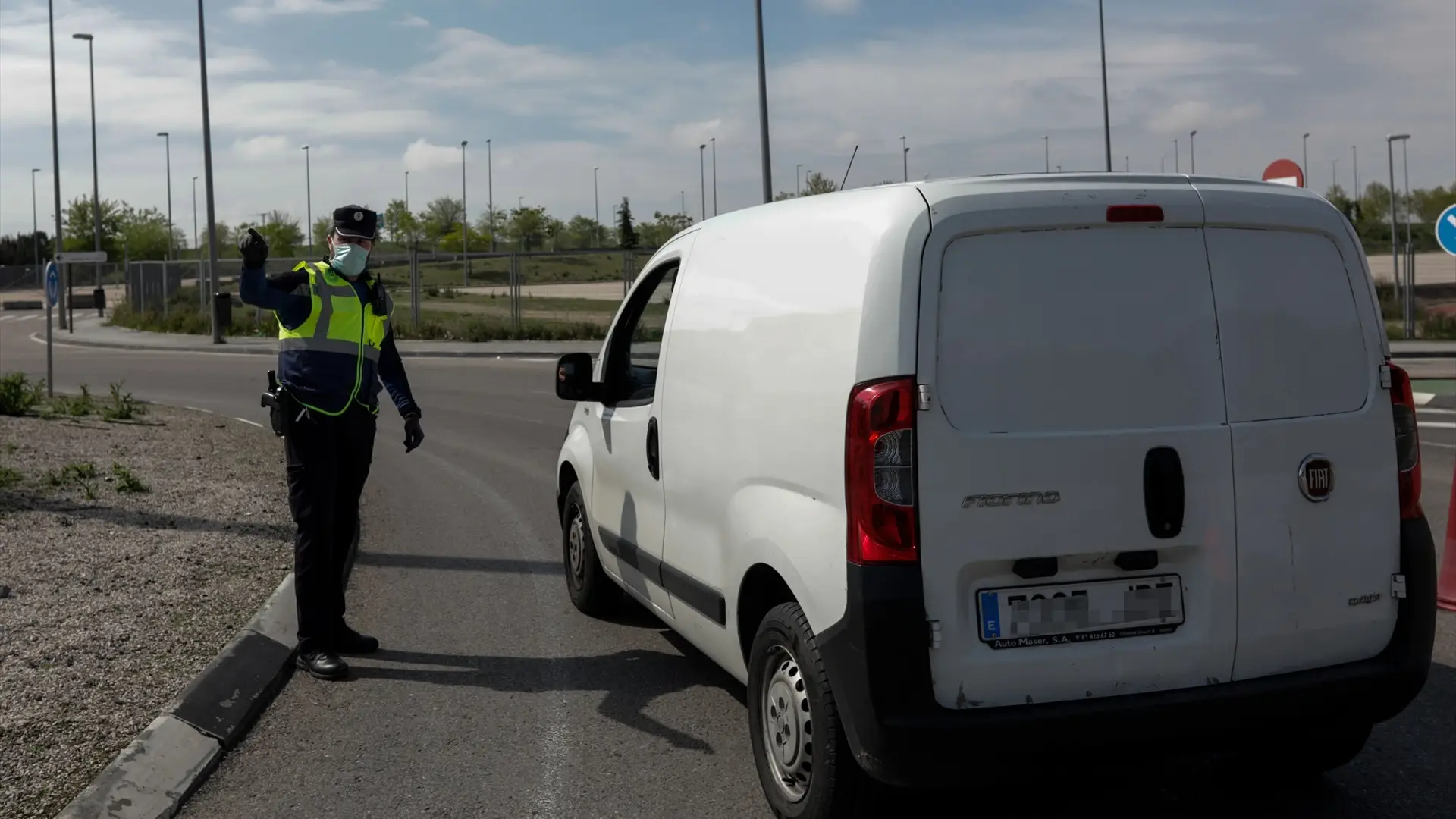 Detenido un hombre mientras regulaba el tráfico por dinero en Alicante Detenido un hombre mientras regulaba el tráfico por dinero en Alicante