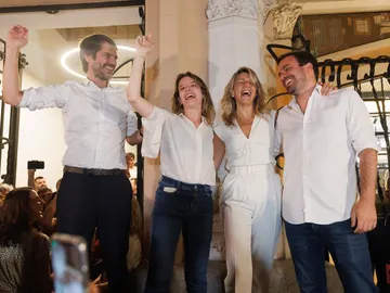 Varios candidatos de Sumar celebrando los resultados electorales Varios candidatos de Sumar celebrando los resultados electorales