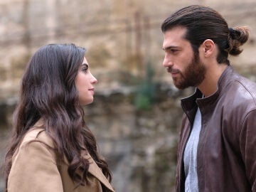 Misterio, drama, humor&hellip; &iexcl;y mucha qu&iacute;mica entre sus protagonistas!: as&iacute; es &lsquo;Violeta como el mar&rsquo;