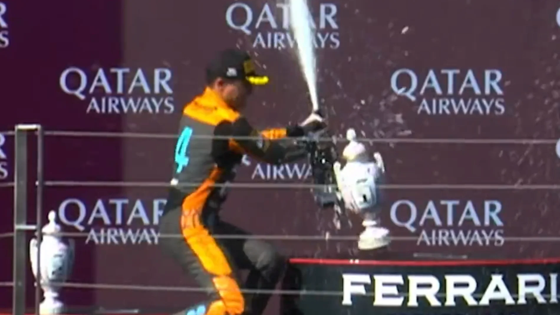 Lando Norris se carga la copa de Max Verstappen