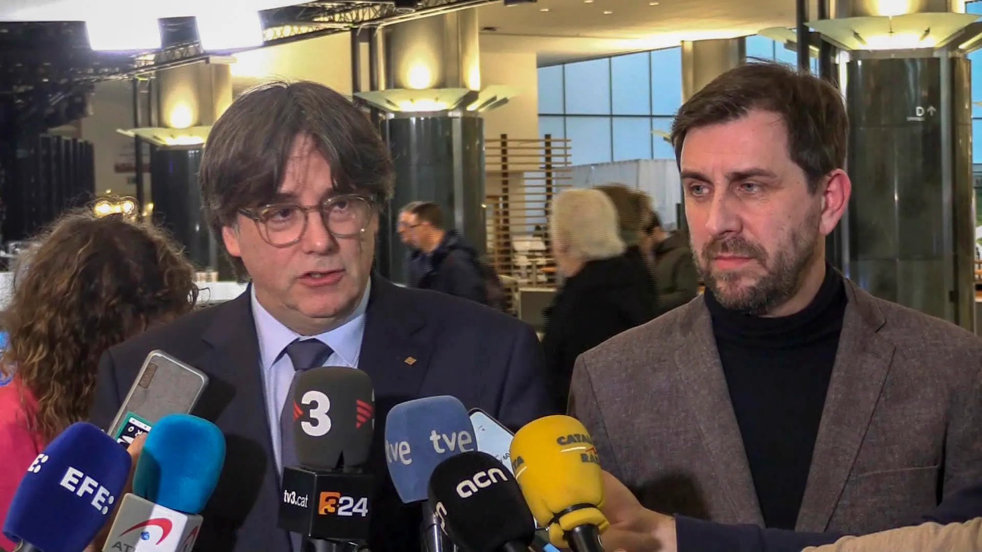 Carles Puigdemont y Toni Com&iacute;n