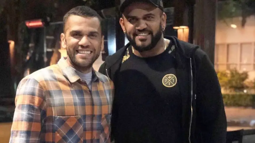 Dani Alves (i) junto a su hermano Ney