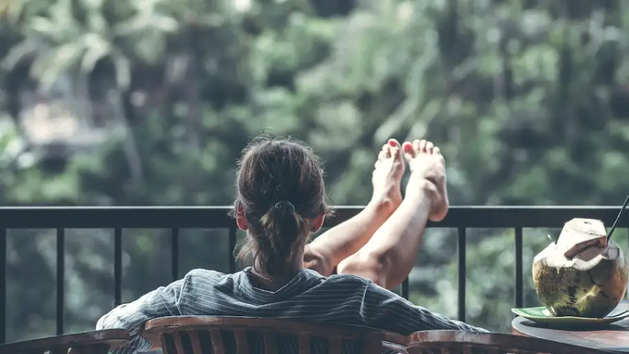 Una mujer relajada