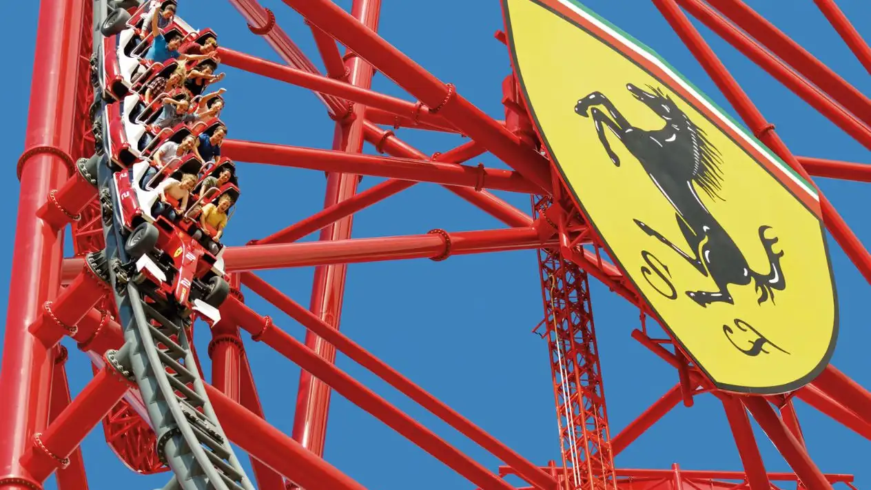 Red Force, la monta&ntilde;as rusa de Portaventura