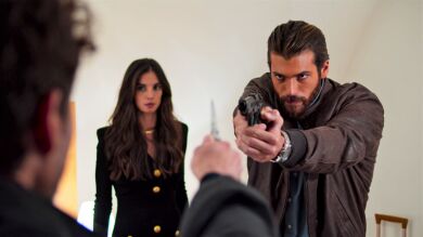 ¡Justo a tiempo! Francesco salva a Violeta del asesino de la mujer que creía haber atropellado 