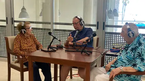 Programa de radio en la residencia de mayores de Ballesol Patacona Programa de radio en la residencia de mayores de Ballesol Patacona