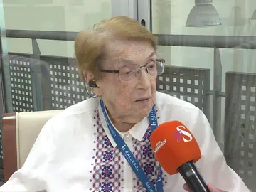 Milagros, una estrella radiofónica a sus 100 años: "No soy ejemplo de nada" Milagros, una estrella radiofónica a sus 100 años: "No soy ejemplo de nada"