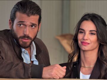 Francesco le pide a Violeta que use su sinestesia para analizar a dos hombres 