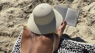 Los 6 libros imprescindibles para cuidar tu salud mental este verano