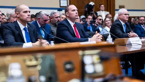 Los militares retirados Ryan Graves, David Grusch y David Fravor Los militares retirados Ryan Graves, David Grusch y David Fravor