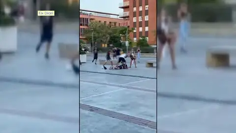 Apaleado en plena calle. Apaleado en plena calle.