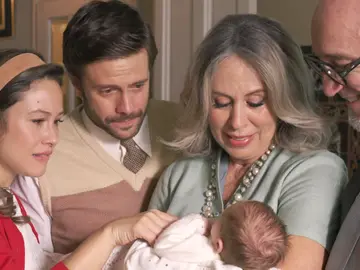 ¿Una niña robada? Federico y Elena presentan a la nueva integrante de la familia ¿Una niña robada? Federico y Elena presentan a la nueva integrante de la familia