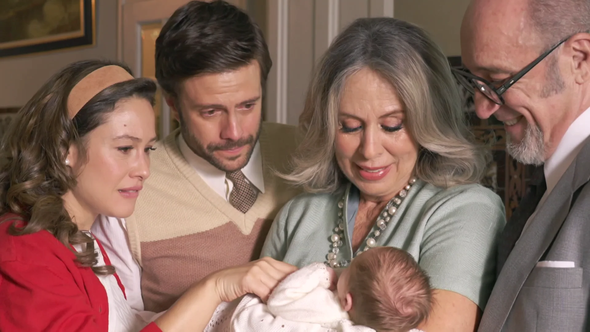 &iquest;Una ni&ntilde;a robada? Federico y Elena presentan a la nueva integrante de la familia