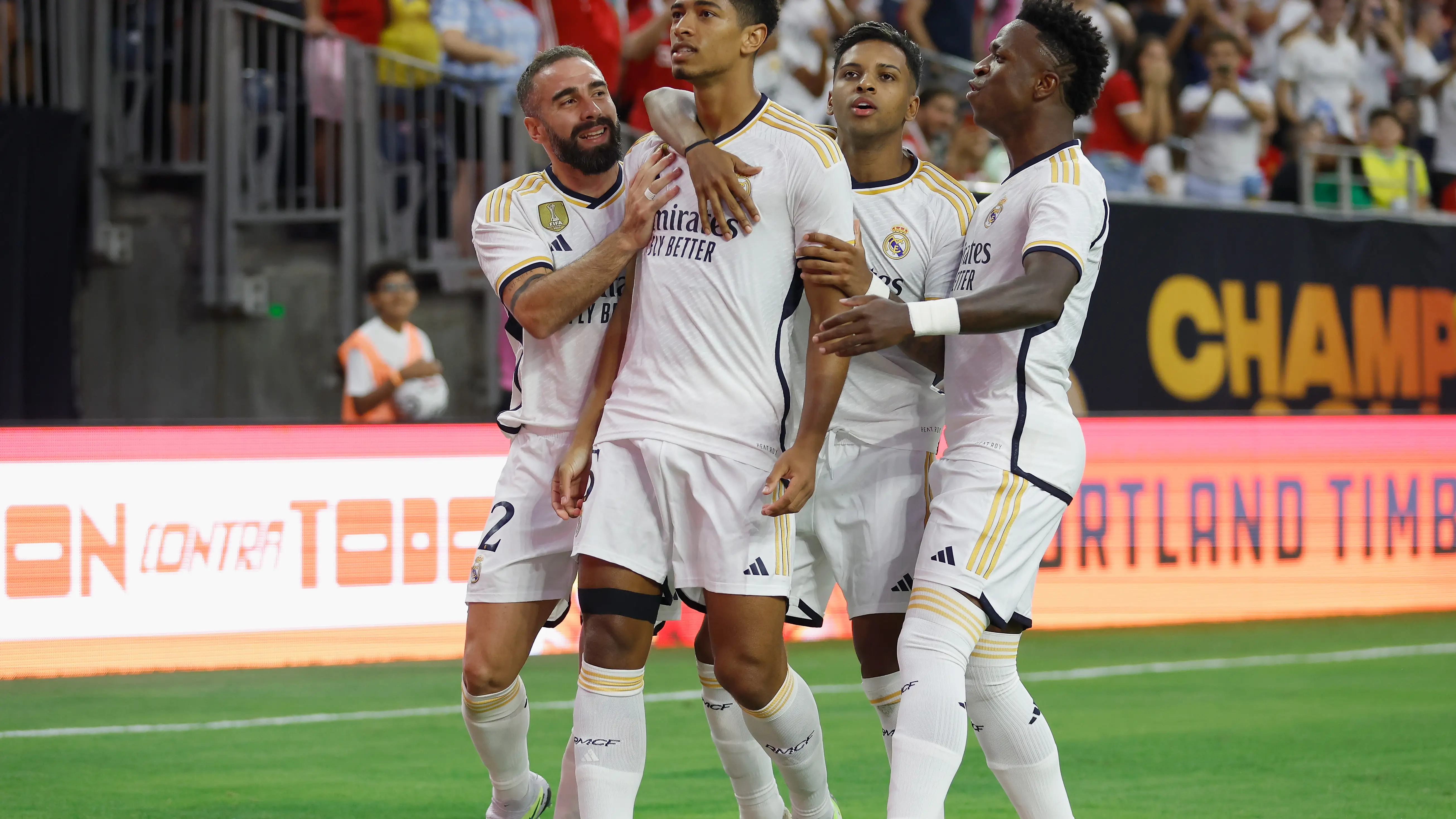 Bellingham celebra su gol al Manchester United