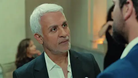 Halit advierte a Alihan sobre Zeynep: “Se ha confabulado con su hermana” Halit advierte a Alihan sobre Zeynep: “Se ha confabulado con su hermana”