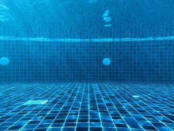 Imagen del fondo de una piscina