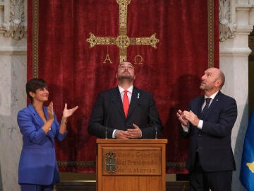 El presidente del Principado de Asturias, Adrián Barbón, toma posesión del cargo