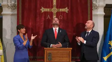 El presidente del Principado de Asturias, Adrián Barbón, toma posesión del cargo