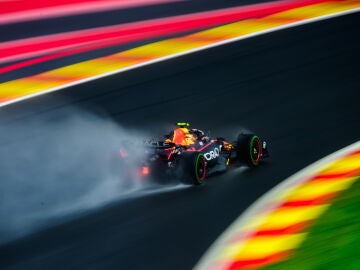 Checo Pérez, piloto de Red Bull, durante la clasificación de este viernes en el GP de Bélgica