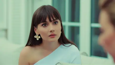 Zerrin le pide a Zeynep el broche familiar que le regaló en su boda… ¿Cómo se lo tomará Alihan? Zerrin le pide a Zeynep el broche familiar que le regaló en su boda… ¿Cómo se lo tomará Alihan?