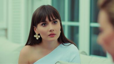 Zerrin le pide a Zeynep el broche familiar que le regaló en su boda… ¿Cómo se lo tomará Alihan?