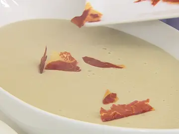 Receta de crema de champiñones con virutas de jamón, de Karlos Arguiñano Receta de crema de champiñones con virutas de jamón, de Karlos Arguiñano