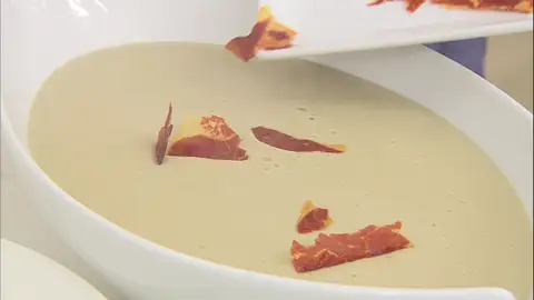 Receta de crema de champiñones con virutas de jamón, de Karlos Arguiñano Receta de crema de champiñones con virutas de jamón, de Karlos Arguiñano