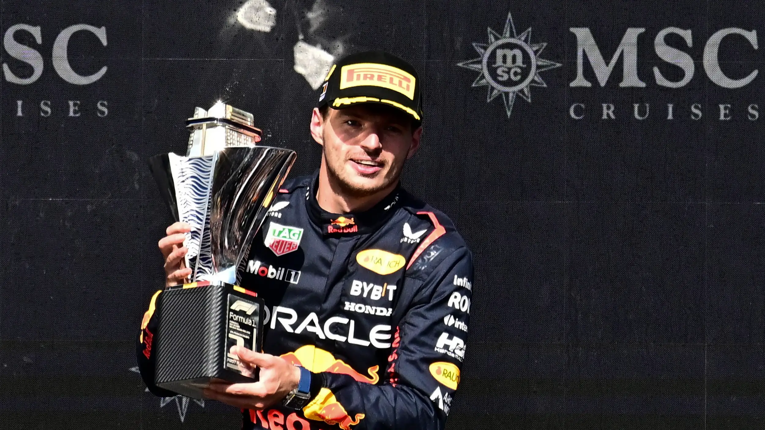 Red Bull vuelve a destrozar de nuevo su trofeo en la celebraci&oacute;n del GP de B&eacute;lgica