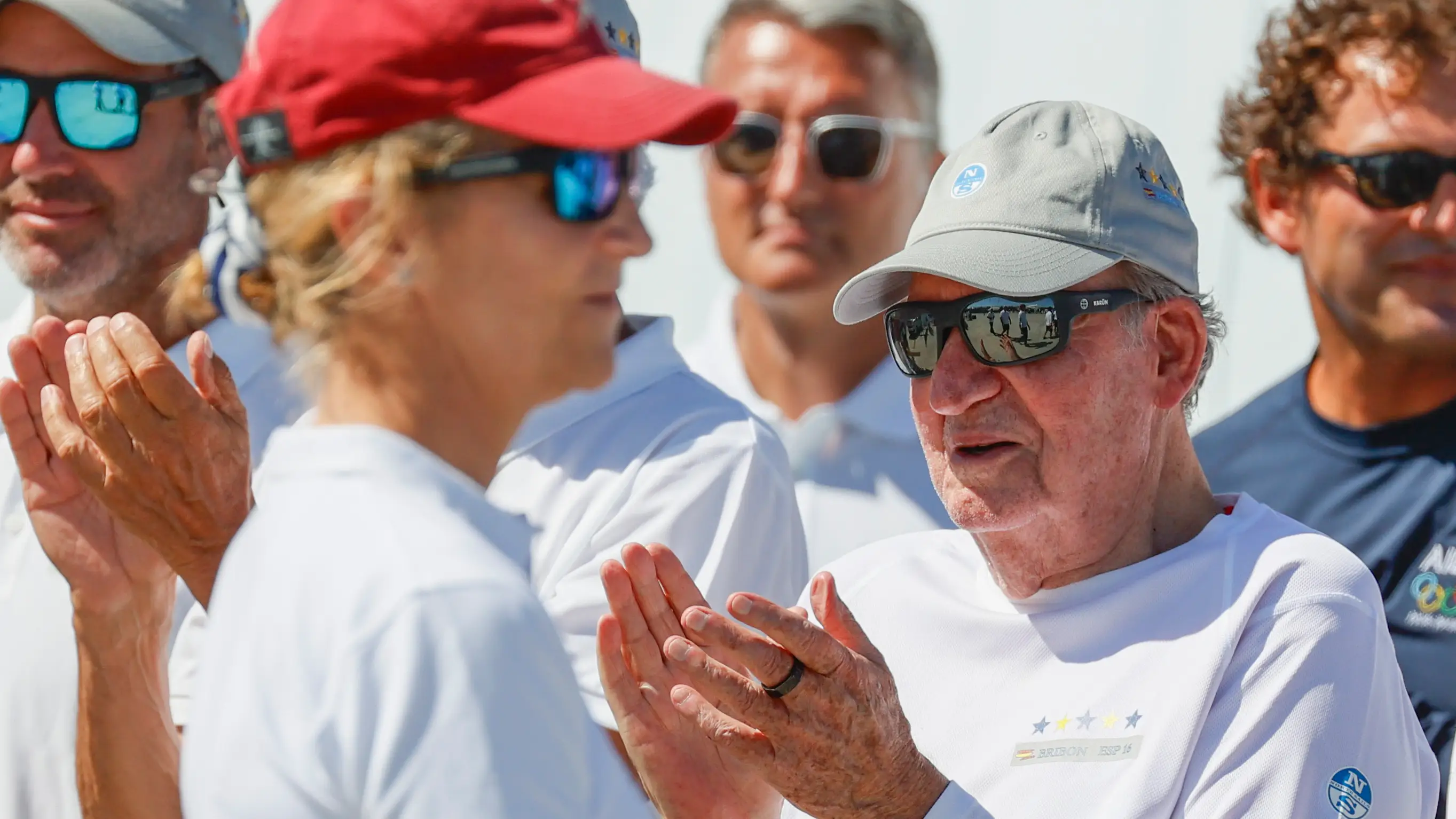 El Rey Juan Carlos I en las regatas de Sanxenxo