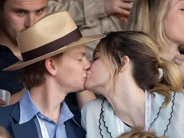 Thomas Brodie-Sangster y Talulah Riley Thomas Brodie-Sangster y Talulah Riley