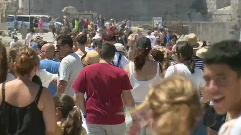 Quejas de vecinos por la masificación de turistas Quejas de vecinos por la masificación de turistas