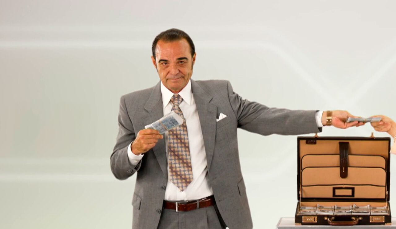 Carlos Cabra es Julio Crespo en 'Amar es para siempre'