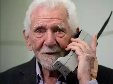 Martin Cooper, creador del teléfono móvil Martin Cooper, creador del teléfono móvil