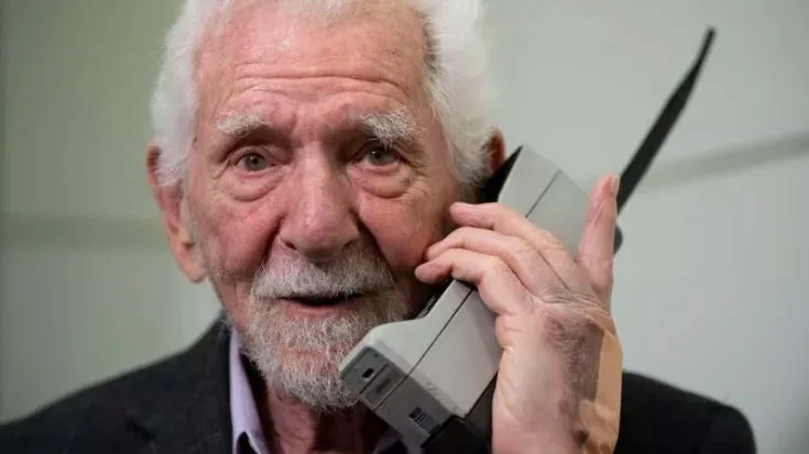 Martin Cooper, creador del teléfono móvil Martin Cooper, creador del teléfono móvil