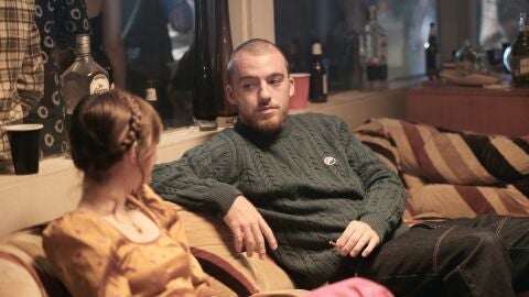 Maude Apatow como Lexi y Angus Cloud como Fezco en la temporada 2 de 'Euphoria'