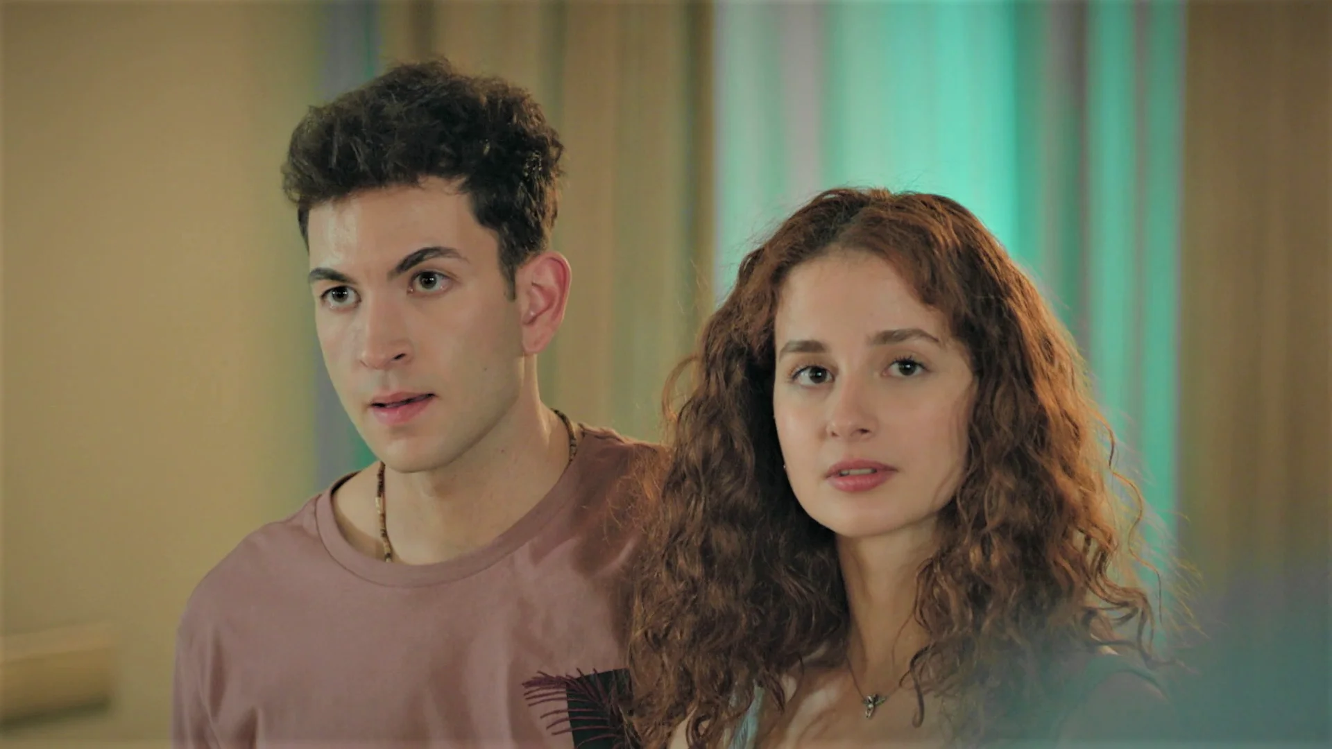 Ömer impide que el padre de Tolga les pegue a él y a Leyla: “Tenemos que protegerlos” Ömer impide que el padre de Tolga les pegue a él y a Leyla: “Tenemos que protegerlos”