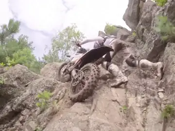 Un participante en la Red Bull Romaniacs 2023 Un participante en la Red Bull Romaniacs 2023