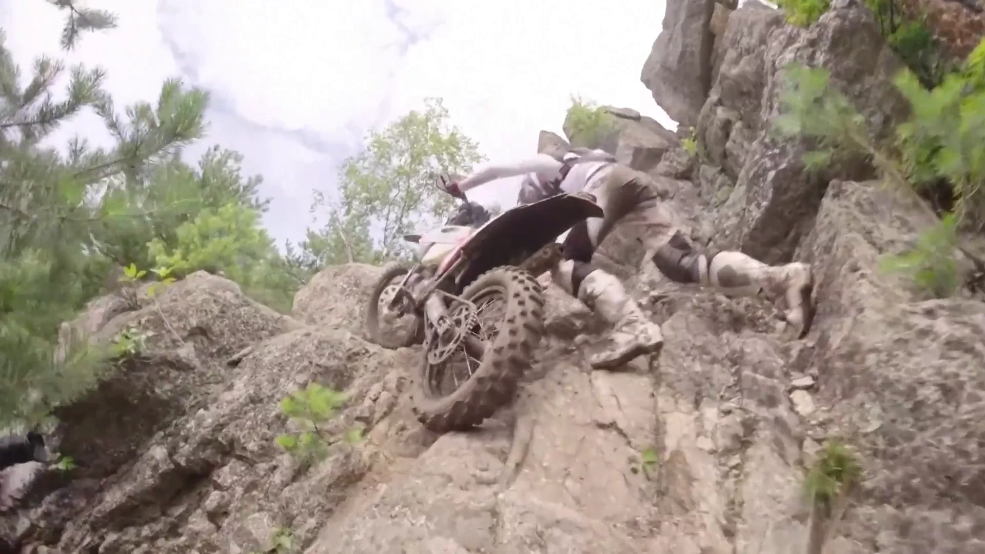 Un participante en la Red Bull Romaniacs 2023